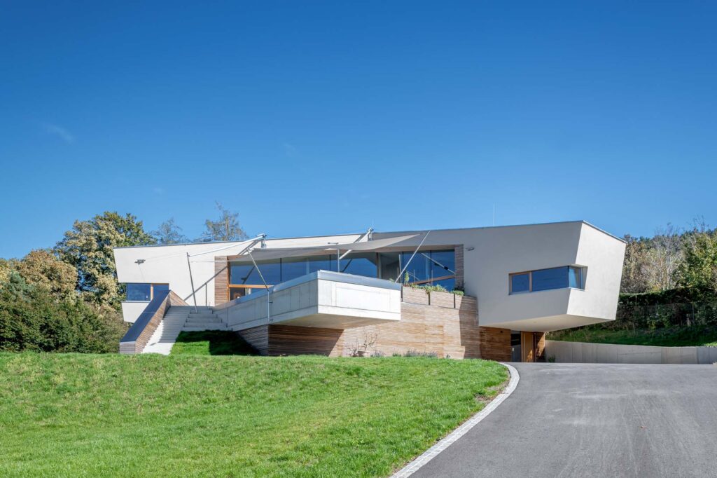 Hanglage, modernes Wohnhaus mit Panorama