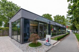 Moderne Open-Space Bürolandschaft im Hansaton Bürogebäude mit flexibler Raumaufteilung